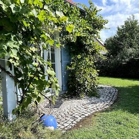 Sonnige Mit Garten Am Fraenkischen Seenland Kammerstein